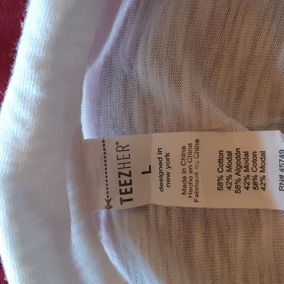 Teether size L pullover top- winter white. - Picture 4 of 4